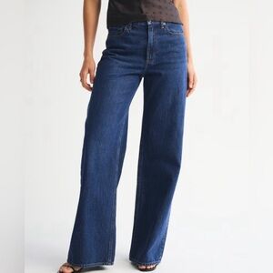 NWT Abercrombie and Fitch High Rise Wide Leg Jean size 27S